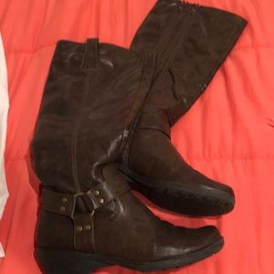 Size 6.5 women’s brown knee high flat boots